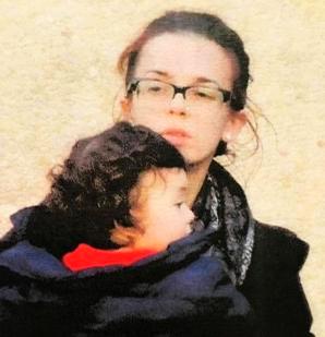 [VIDEO] Mama română Kinga Kovacs, luptând cu copilul polonez, a minţit la Poliţie Română. În acest mod a vrut să justifică minciunile şi infracţiunile care a săvârşit pe terenul Canadei şi României 